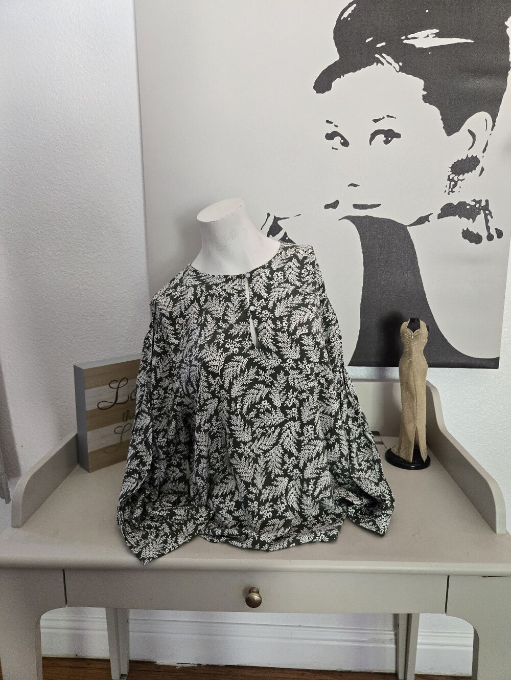 NWT Women's Old Navy Green and White Leaf Print Blouse Size XL
